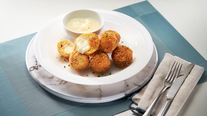 Crunchy and cheesy arancini balls