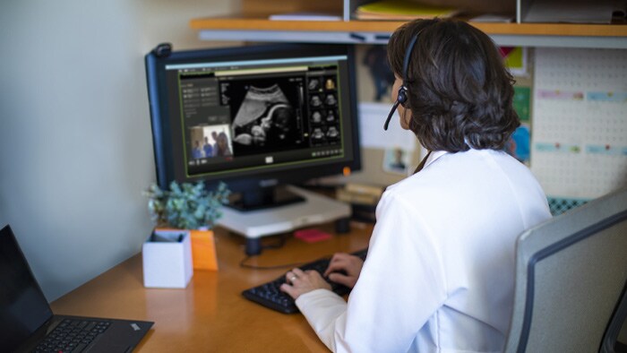 Picture of Philips Collaboration Live in use, demonstrating virtual collaboration during an imaging exam