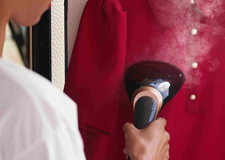 Continuous steam for easy and quick de-wrinkling