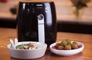   Falafel with beetroot tahini sauce and shaved zucchini salad with Callum Hann